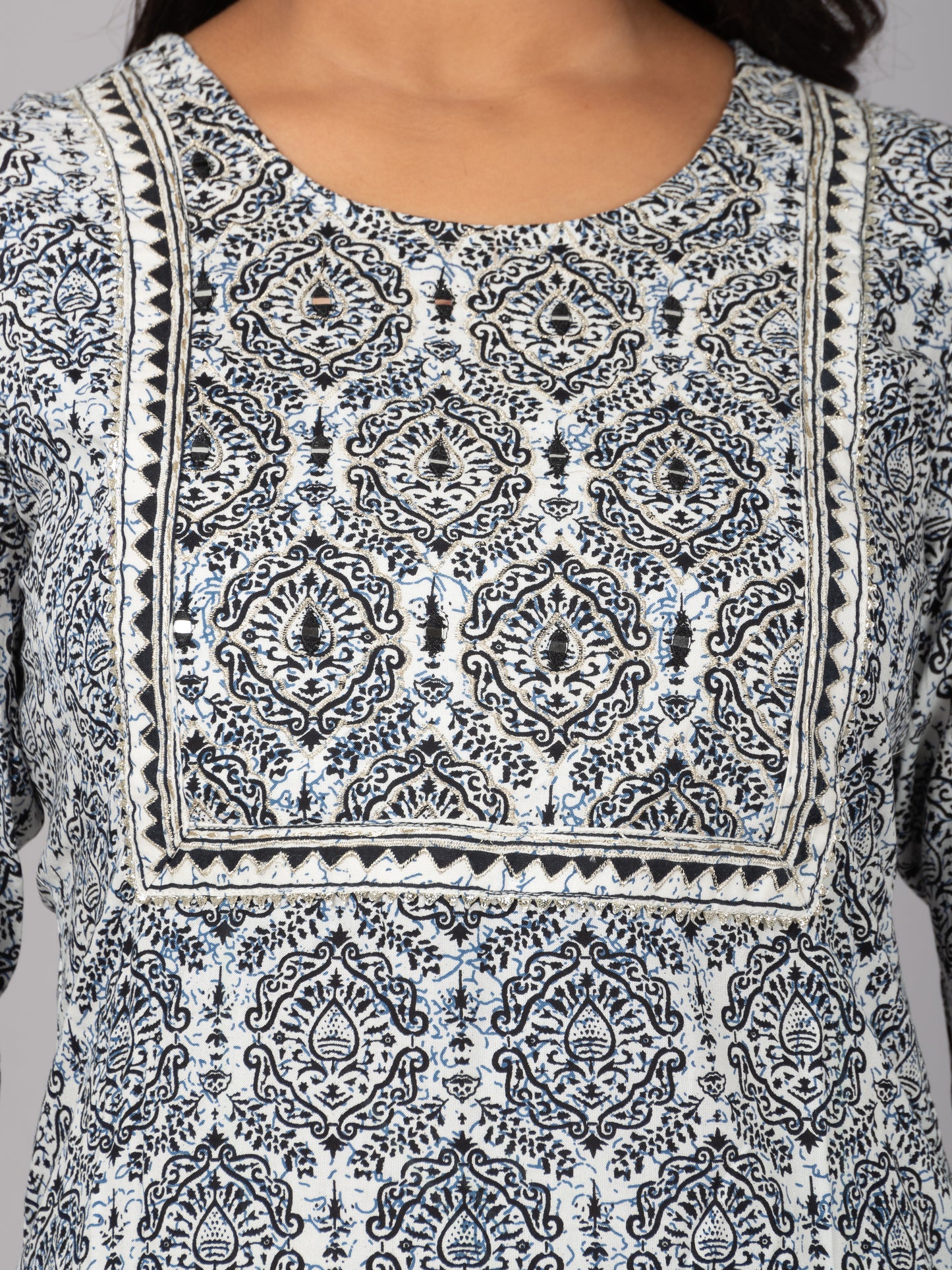 Straight Kurta With Mirror Work