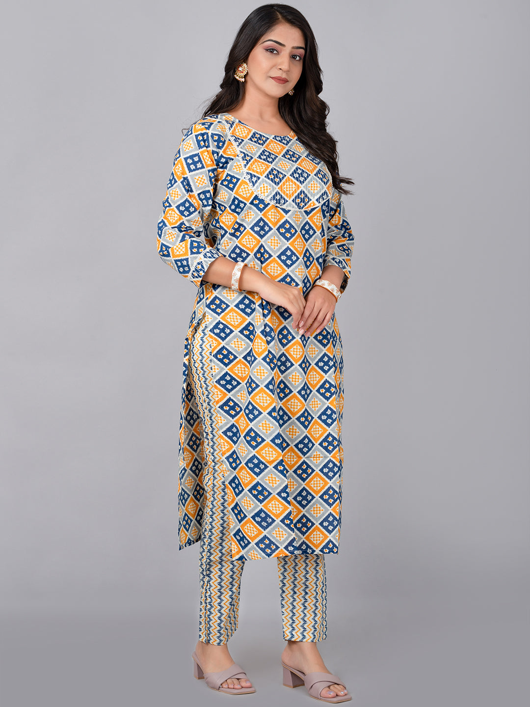 Straight kurta with thread work at neck & pant